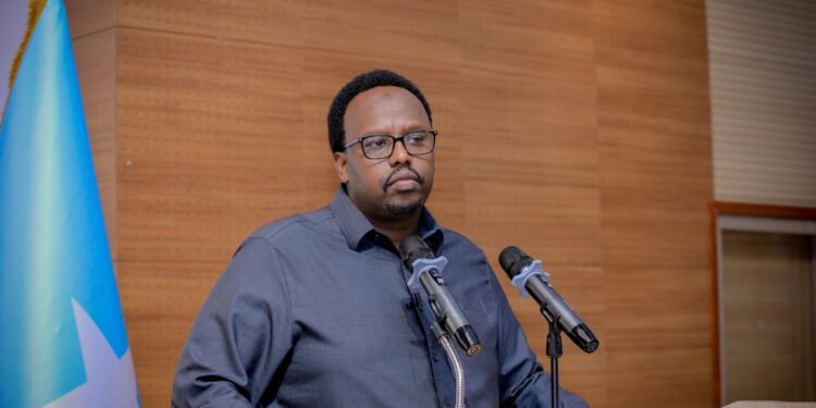 نائب رئيس الوزراء الصومالي يشارك في مأدبة إفطار مع مسؤولين يتقدمهم المبعوث الخاص لشؤون أرض الصومال