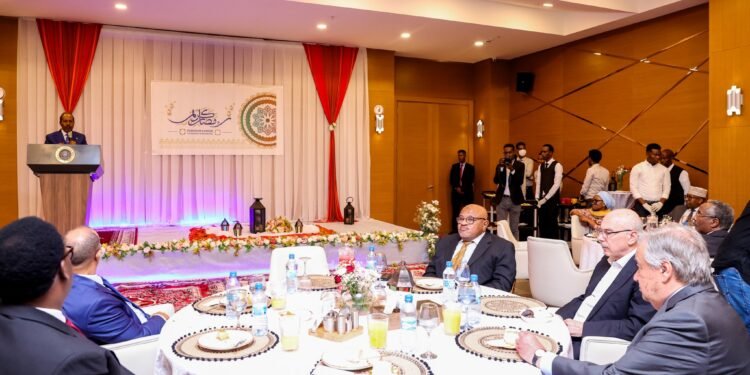 رئيس الصومال يقيم مأدبة إفطار بمشاركة الأمين العام للأمم المتحدة