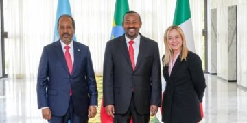 الرئيس الصومالي يشارك في إجتماع ثلاثي لبلدان الصومال وإثيوبيا وإيطاليا