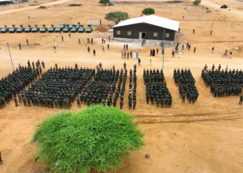 الرئيس الصومالي يتفقد معسكر “هيلوَيني” في شمالي العاصمة مقديشو