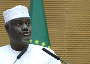 الاتحاد الإفريقي يدعو الأطراف السودانية لوقف “تدمير البلاد” والعودة إلى التفاوض