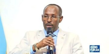 محافظ بنادر يحظر تجارة المخدرات ويقرر إغلاق النوادي والملاهي بعد منتصف الليل
