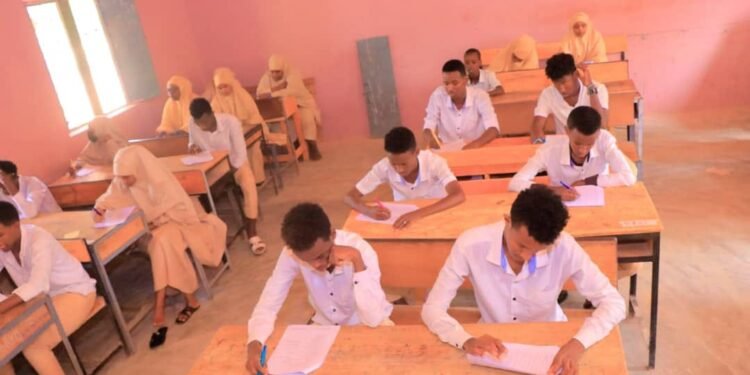 بدء اختبارات الثانوية العامة في الصومال بمشاركة 34 ألف طالب وطالبة
