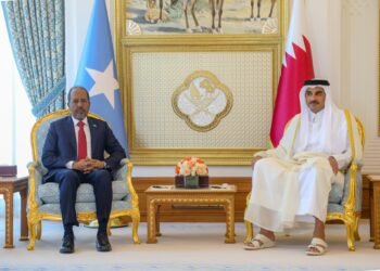 الرئيس الصومالي يجتمع مع أمير دولة قطر في الدوحة
