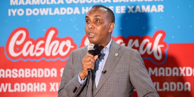 رئيس الوزراء الصومالي يشيد بالانتقال إلى النظام الرئاسي وإعادة السلطة للشعب