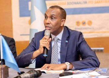 رئيس الوزراء الصومالي يدعو إلى صياغة دستور جديد وتحقيق العدالة في البلاد