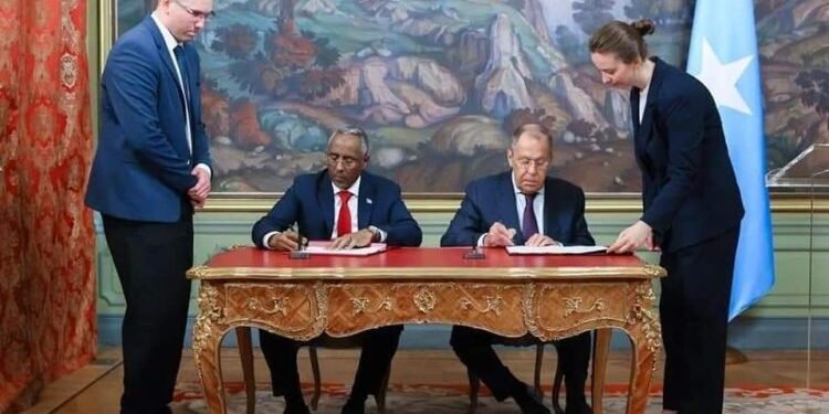 وزير الخارجية الصومالي يزور موسكو ويلتقي بنظيره الروسي