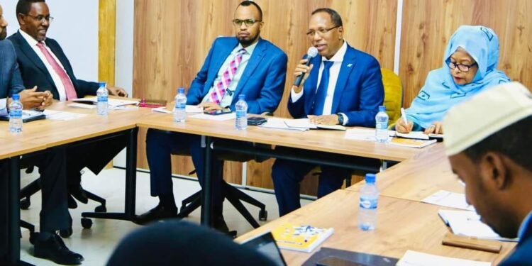افتتاح اجتماع للمؤسسات المالية الحكومية في مقديشو