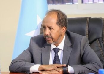 رئيس الصومال يعقد اجتماعًا خاصًا مع قادة عسكريين لمناقشة أوضاع الأمن ومحاربة حركة الشباب