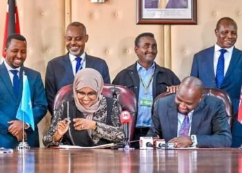 الصومال وكينيا توقعان اتفاقية طيران ثنائية لفتح آفاف جديدة للتعاون بين البلدين