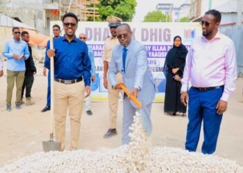 بناء طريق معبد يربط بين شارعي “سوق بعاد” و “الجنرال داؤود” في مقديشو