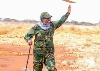 وصول الرئيس الصومالي إلى بلدة محاس لدعم الجيش الوطني.. وتجاوب شعبي مع الزيارة