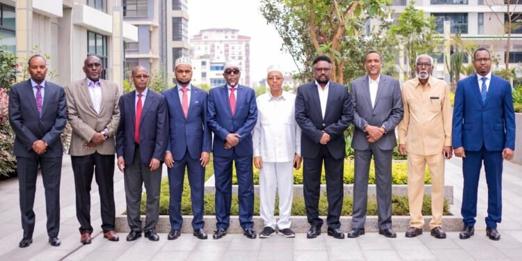 سياسيون من ولاية جنوب غرب الصومال يصدرون بيانا صحفيا عن اجتماع خاص في نيروبي