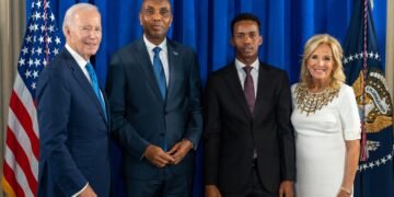 على هامش القمة الـ 78 للجمعية العامة.. رئيس الوزراء الصومالي يلتقي الرئيس الأمريكي