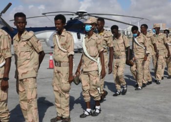 قائد الجيش الصومالي يرحب بعودة وحدات مدربة في إريتريا للمشاركة في تحرير البلاد