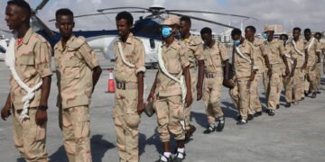 قائد الجيش الصومالي يرحب بعودة وحدات مدربة في إريتريا للمشاركة في تحرير البلاد