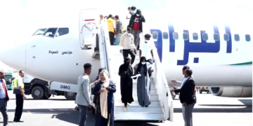 الحكومة الصومالية تعيد عشرات من المهاجرين العالقين في ليبيا إلى أرض الوطن
