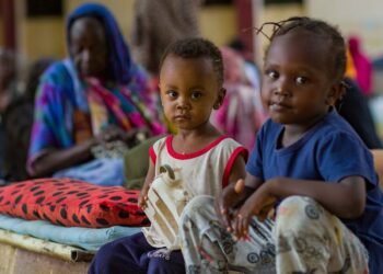 الصراع العنيف في السودان يؤدي إلى أزمة نزوح غير مسبوقة، وفقًا لتصريحات الأمم المتحدة