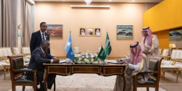 وزيرا خارجية الصومال والسعودية يعقدان لقاءً استثنائيًا في الرياض