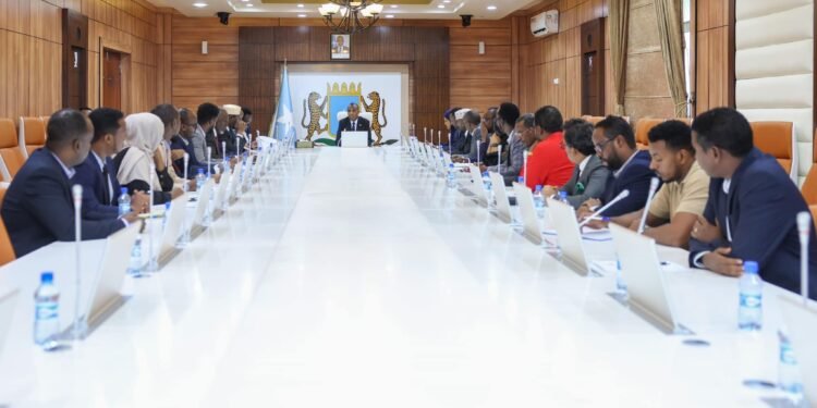 رئيس وزراء الصومال يترأس اجتماعًا للاستعداد لمؤتمر التغير المناخي في دبي