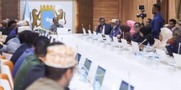 رئيس الصومال يترأس اجتماعًا طارئًا لمجلس الوزراء لبحث آثار الفيضانات والأمطار