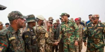 رئيس الوزراء الصومالي يتفقد على مقر الشرطة العسكرية في شمال مقديشو