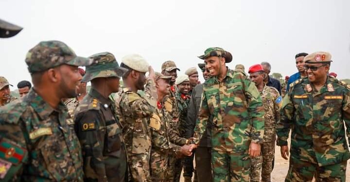 رئيس الوزراء الصومالي يتفقد على مقر الشرطة العسكرية في شمال مقديشو