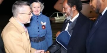 رئيس الصومال يصل إلى لندن للمشاركة في قمة الأمن الغذائي العالمي