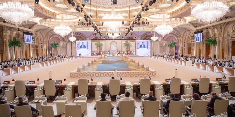 القمة العربية الإسلامية: دعوات للسلام وإنهاء الاحتلال الإسرائيلي وتحقيق حقوق الشعب الفلسطيني