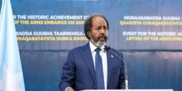 رئيس الصومال يؤكد التزام الحكومة بإدارة ومراقبة الأسلحة بشكل كامل