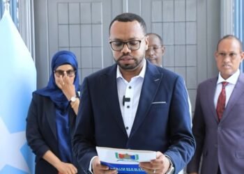 بلدية مقديشو تحظر بناء المباني الشاهقة قرب مطار آدم عدي لتعزيز سلامة الحركة الجوية