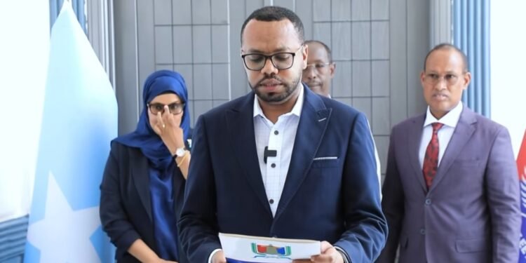 بلدية مقديشو تحظر بناء المباني الشاهقة قرب مطار آدم عدي لتعزيز سلامة الحركة الجوية